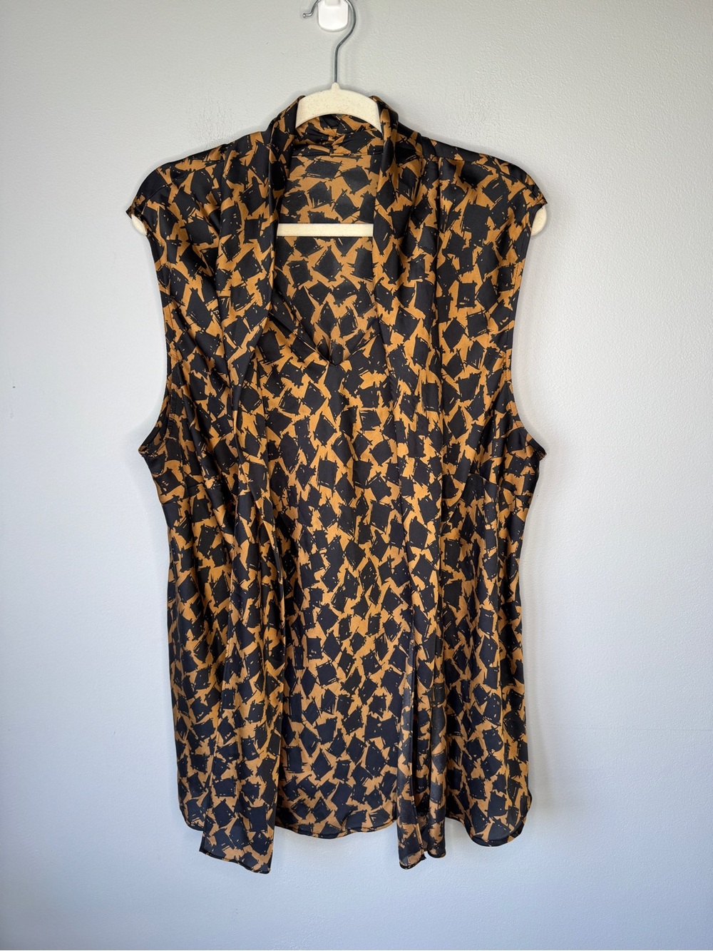 Source Unknown Black and Mustard Sleeveless Draped V-Neck Camisole